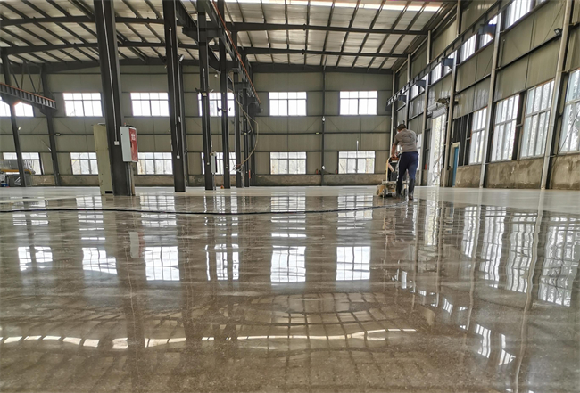 點(diǎn)擊了解：環(huán)氧自流平施工注意事項(xiàng)